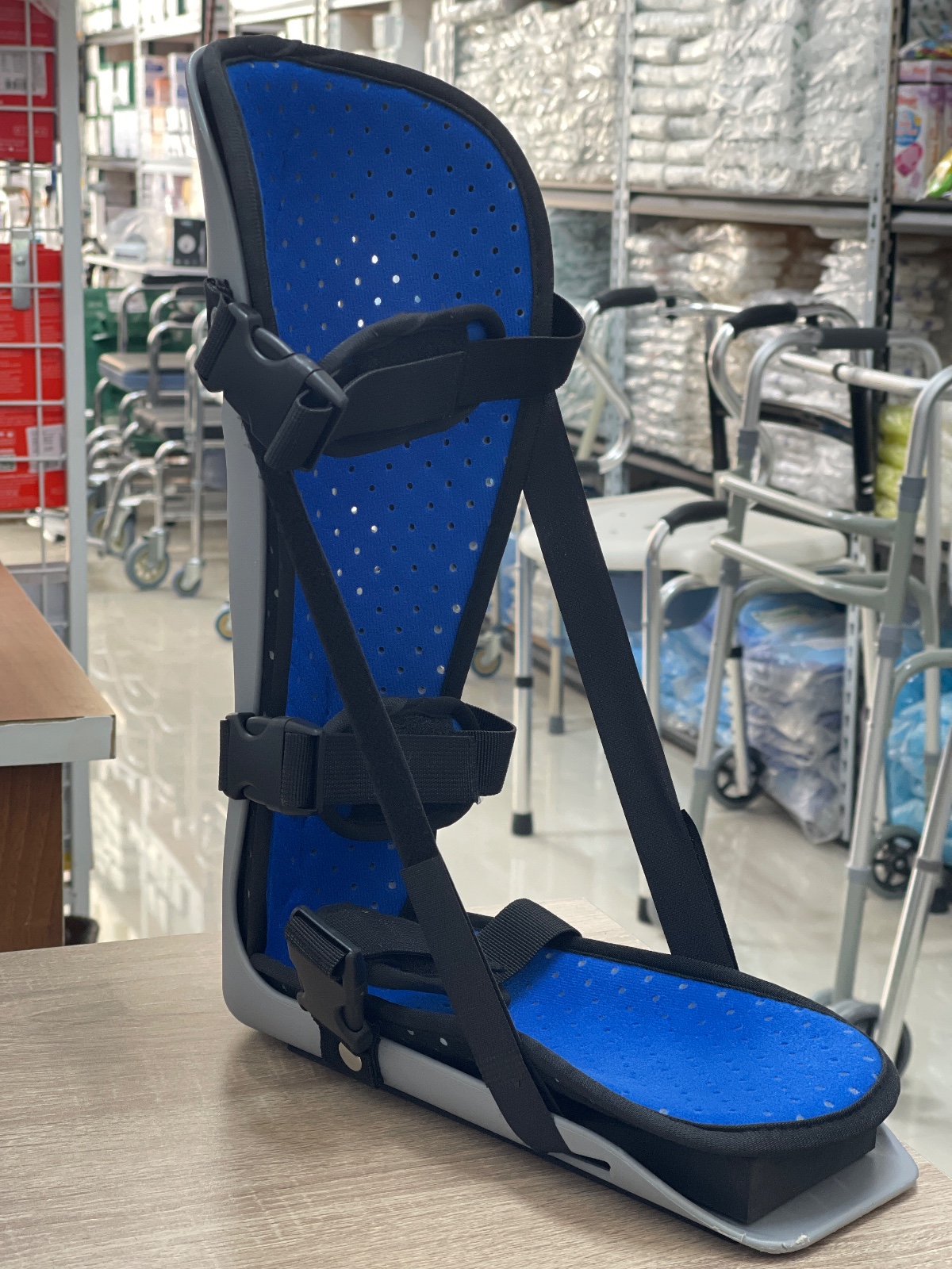 جبيرة ليلية مبطنة للقدم والكاحل – AFO Night Splint
